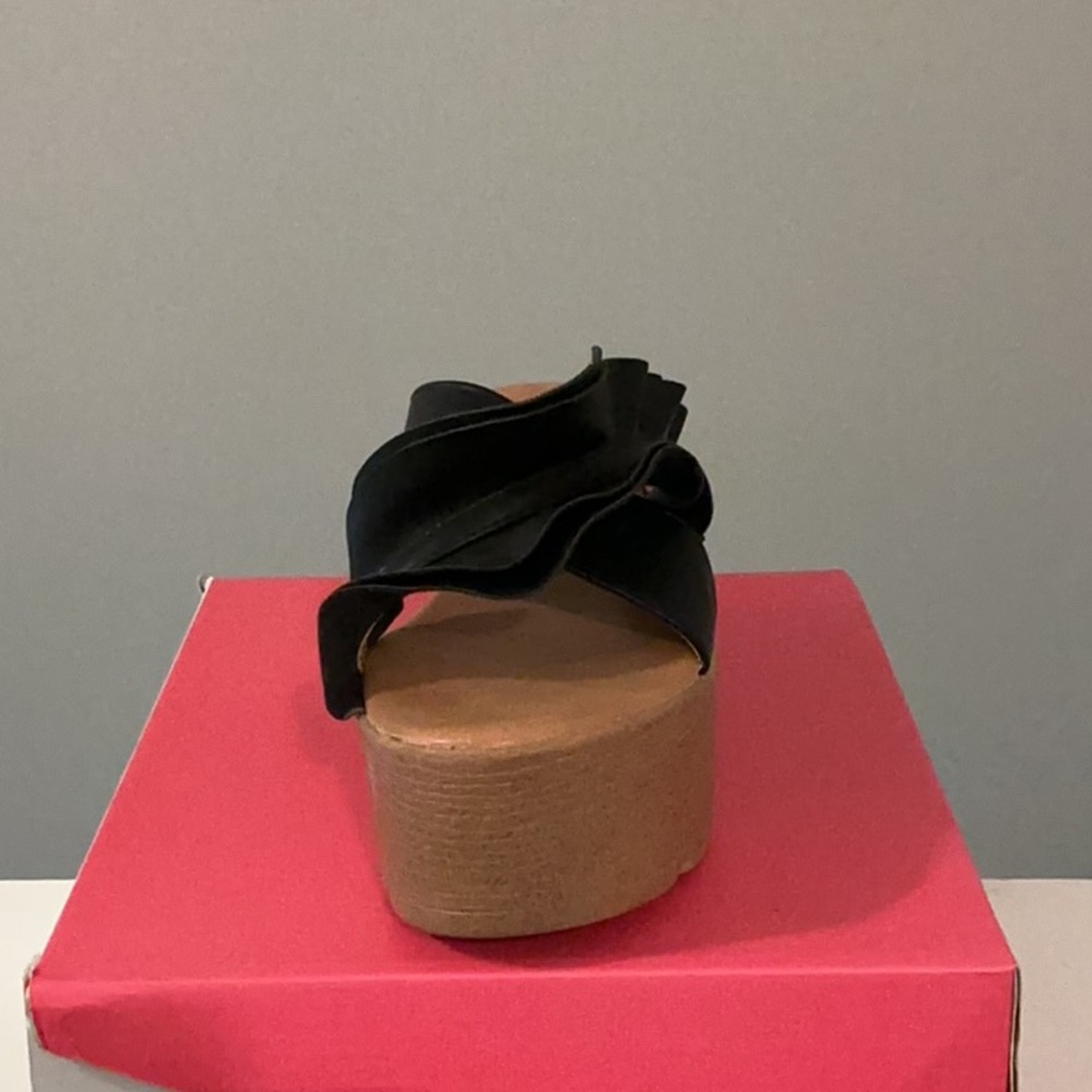 Nature Breeze Black Ruffle Platform Sandals